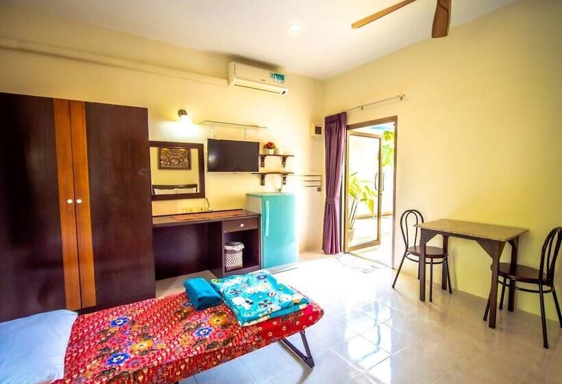 Baan Muchshima Hostel Phuket