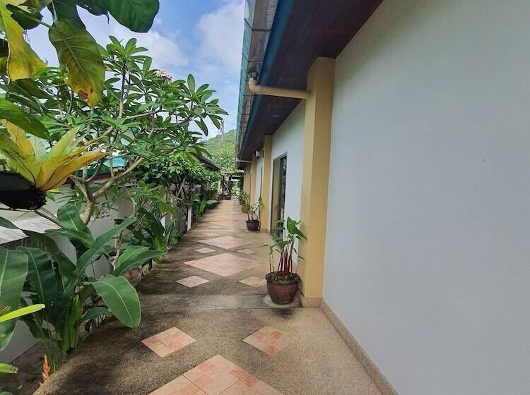 Baan Muchshima Hostel Phuket