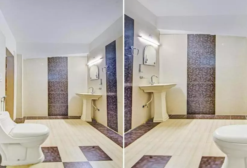 Hotel Paras Tower