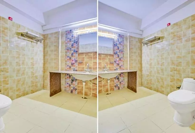 Hotel Paras Tower