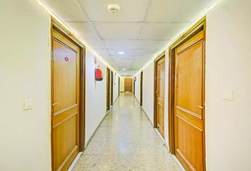 Hotel Paras Tower