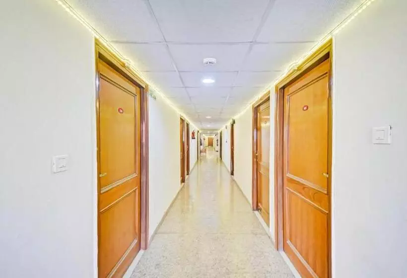 Hotel Paras Tower