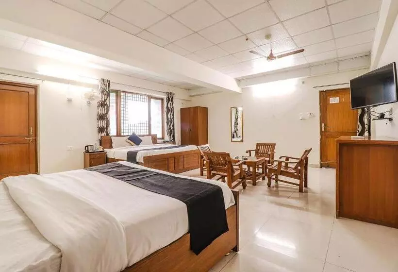 Hotel Paras Tower