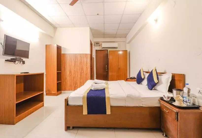 Hotel Paras Tower