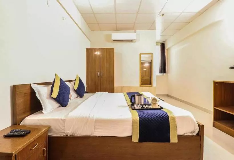 Hotel Paras Tower