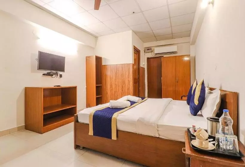 Hotel Paras Tower
