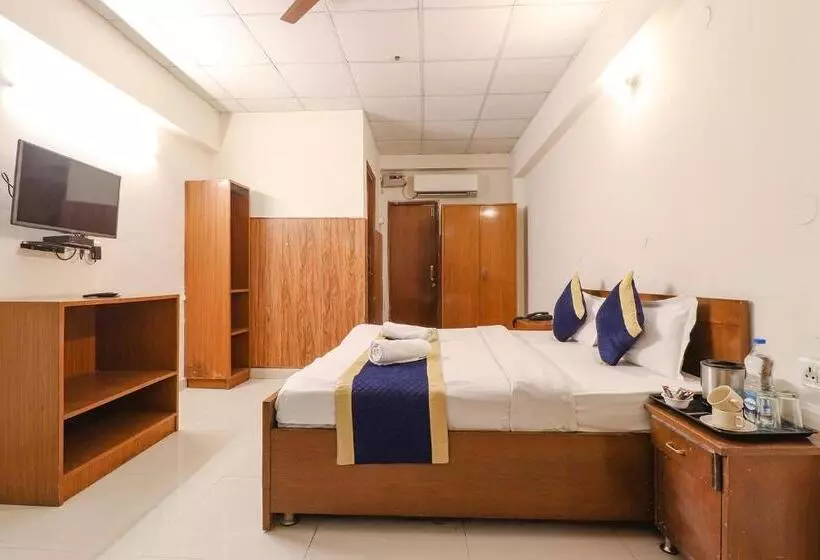 Hotel Paras Tower