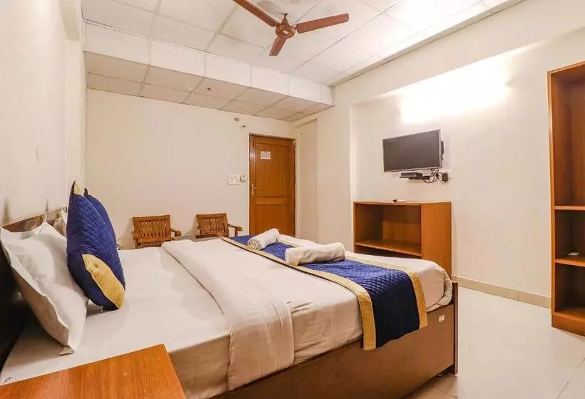 Hotel Paras Tower