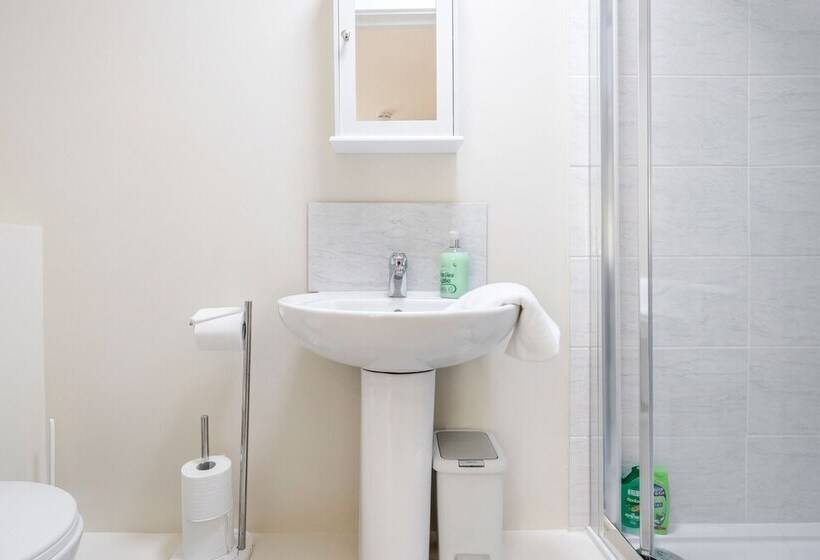 Bedford Hospitalsouth Wing4 Guests3 Bedswifi