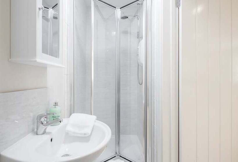 Bedford Hospitalsouth Wing4 Guests3 Bedswifi