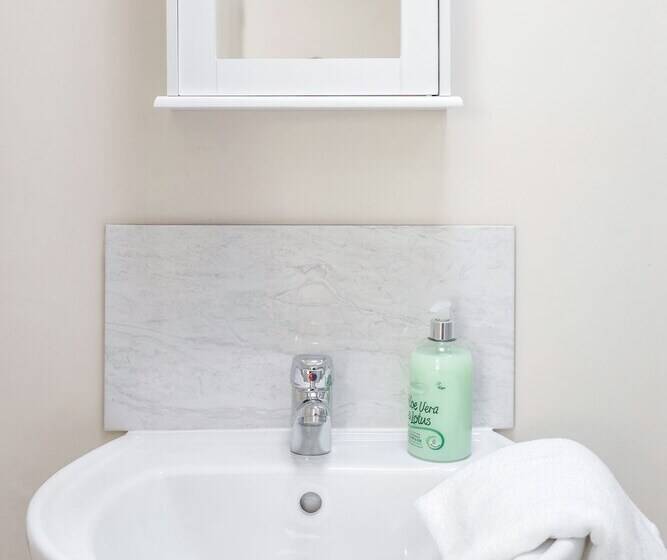 Bedford Hospitalsouth Wing4 Guests3 Bedswifi