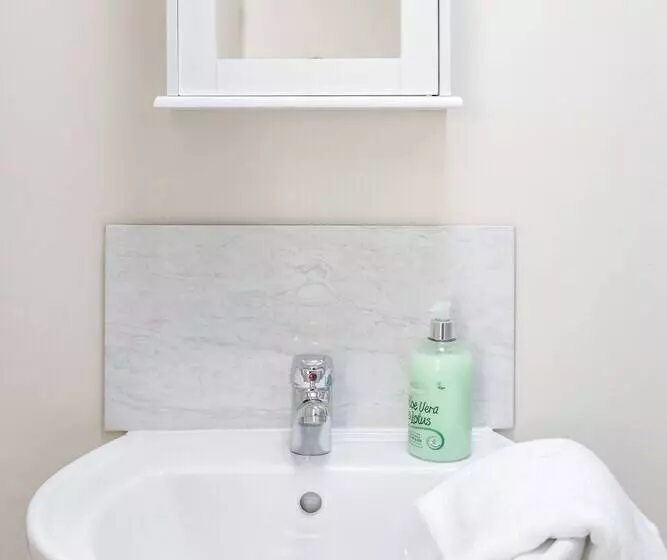 Bedford Hospitalsouth Wing4 Guests3 Bedswifi