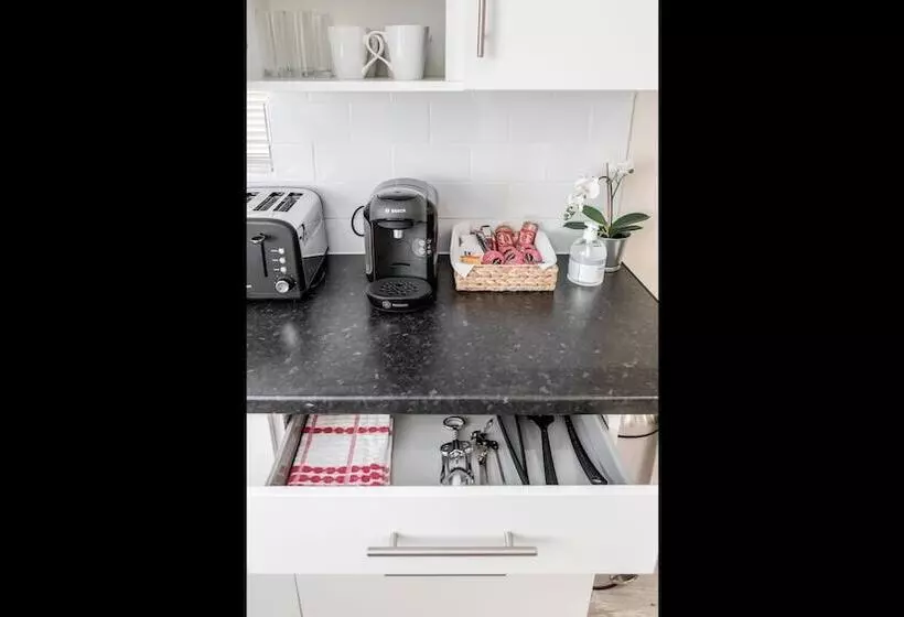 Bedford Hospitalsouth Wing4 Guests3 Bedswifi