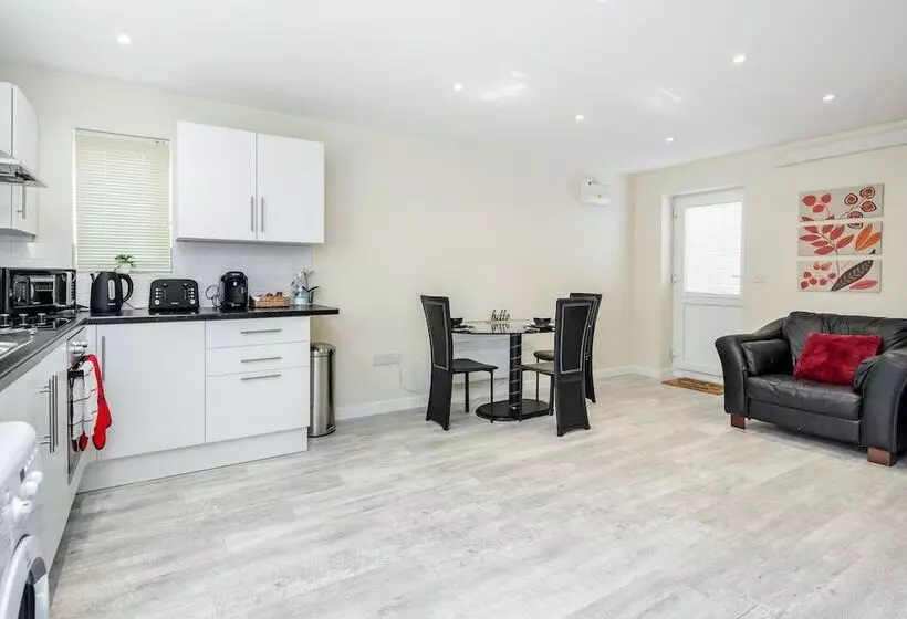 Bedford Hospitalsouth Wing4 Guests3 Bedswifi