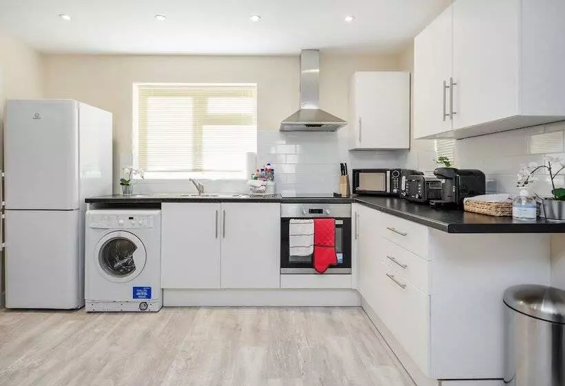 Bedford Hospitalsouth Wing4 Guests3 Bedswifi