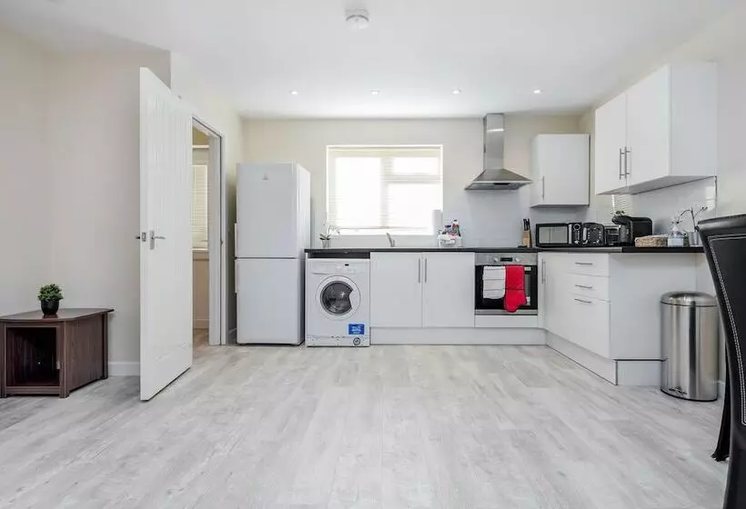 Bedford Hospitalsouth Wing4 Guests3 Bedswifi