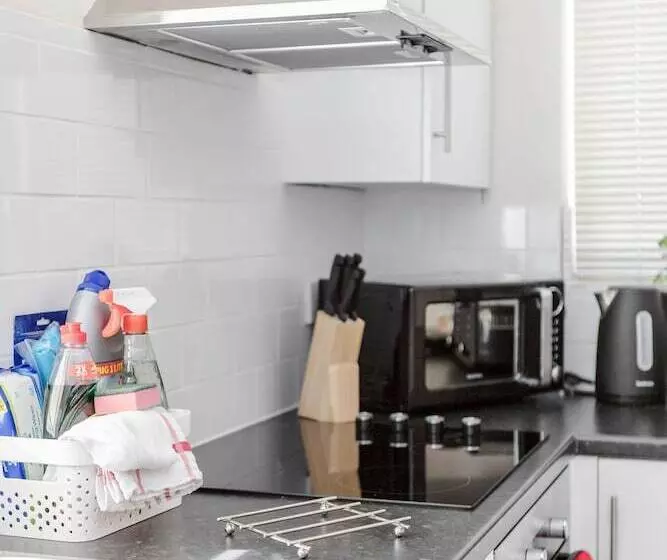 Bedford Hospitalsouth Wing4 Guests3 Bedswifi