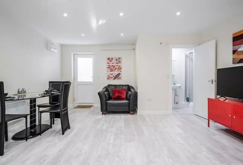 Bedford Hospitalsouth Wing4 Guests3 Bedswifi