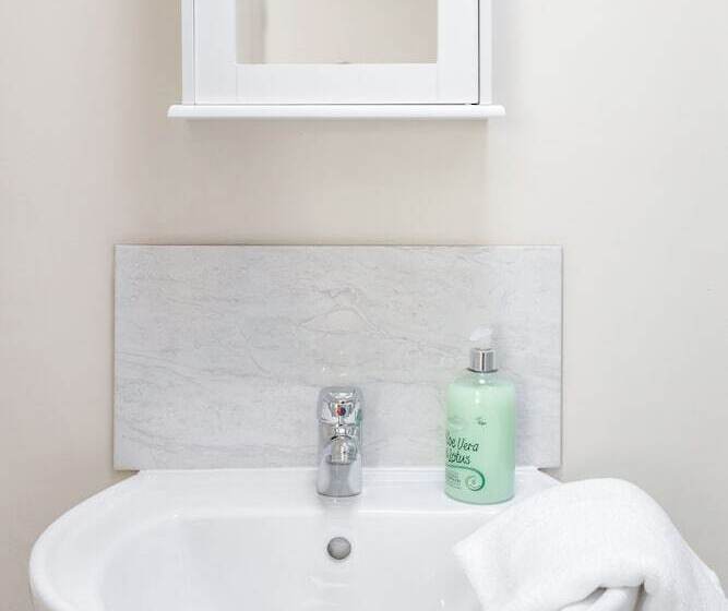 Bedford Hospitalsouth Wing4 Guests3 Bedswifi