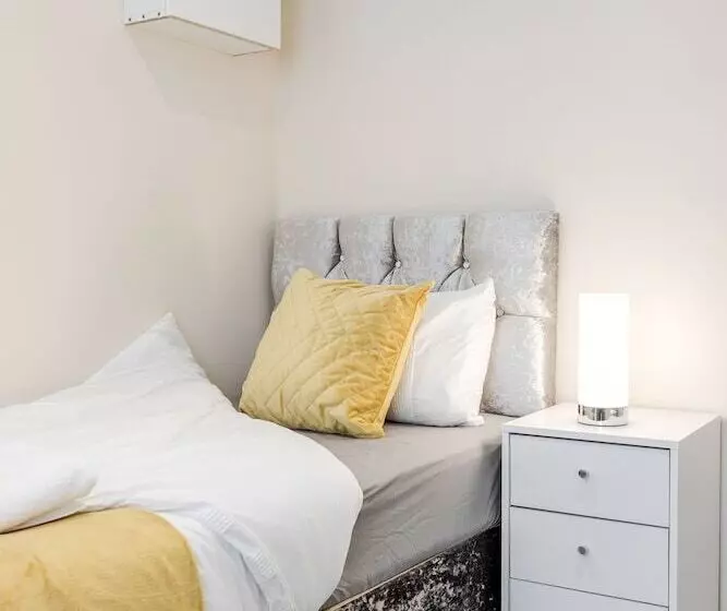 Bedford Hospitalsouth Wing4 Guests3 Bedswifi