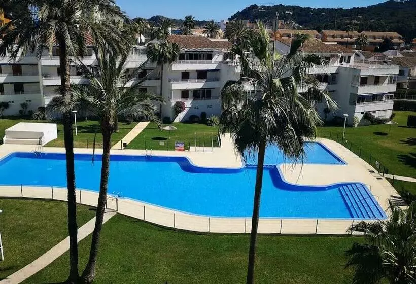 Casa En Urb. Con La Piscina Más Grande De Jávea