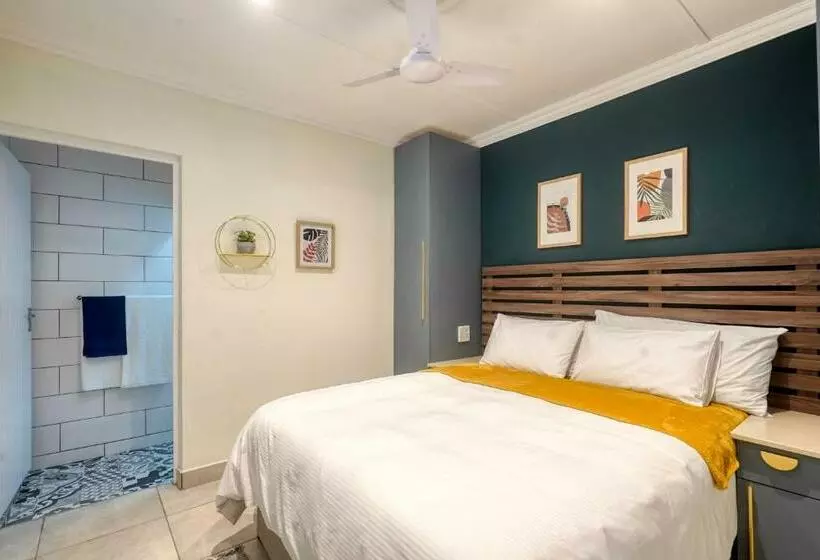 Hampton Collection   Trendy 2 Sleeper Apartment With Pool