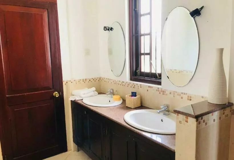 Cinnamon Villa