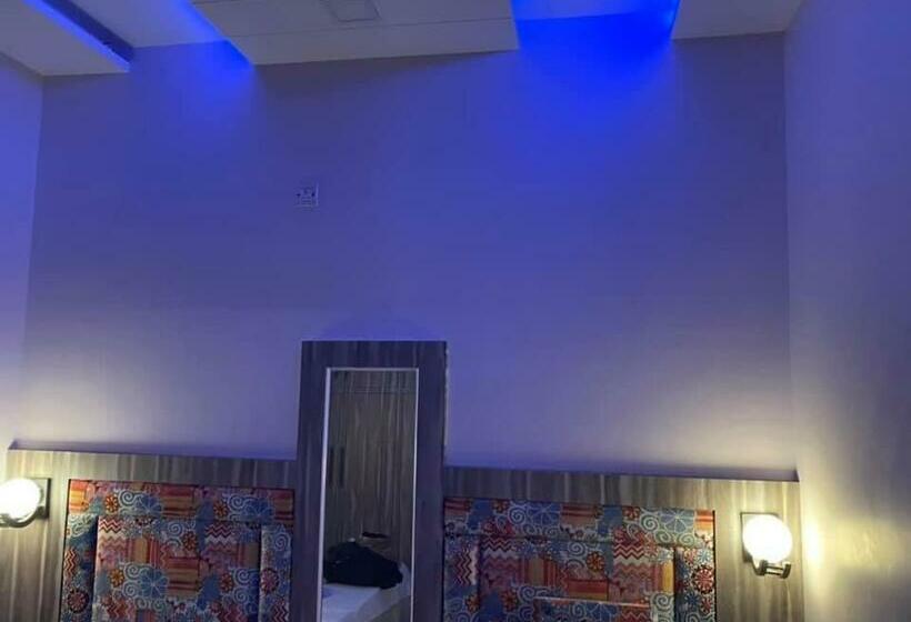 هتل Journeyman Farm House