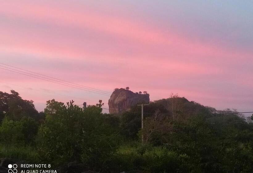 بنسيون Sigiri Gayani Home Stay