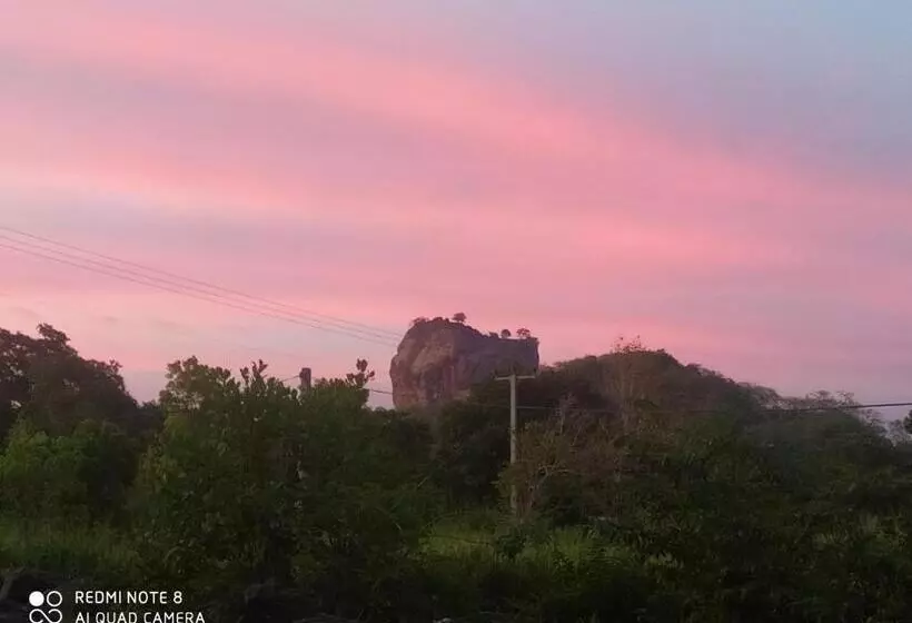 Majatalo Sigiri Gayani Home Stay