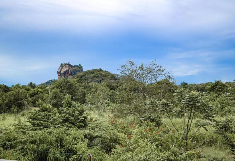 بنسيون Sigiri Gayani Home Stay