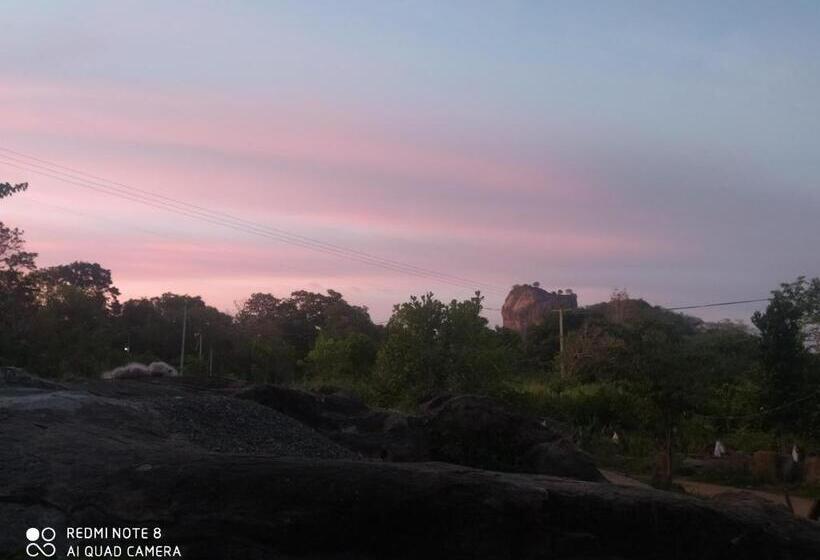 بنسيون Sigiri Gayani Home Stay