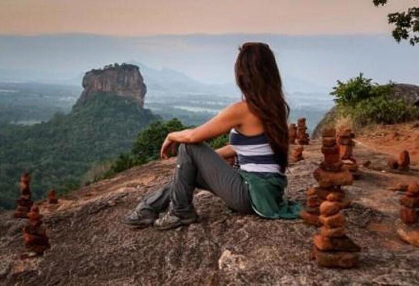 بنسيون Sigiri Gayani Home Stay