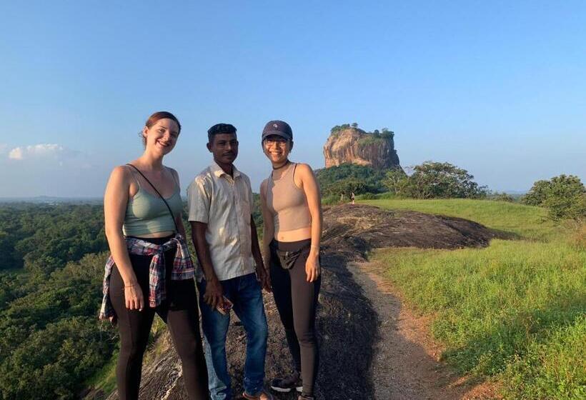 بنسيون Sigiri Gayani Home Stay