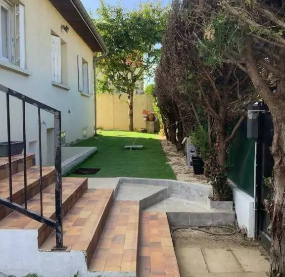 Studio Cosy   35m2   Paris  Disneyland   Rer A