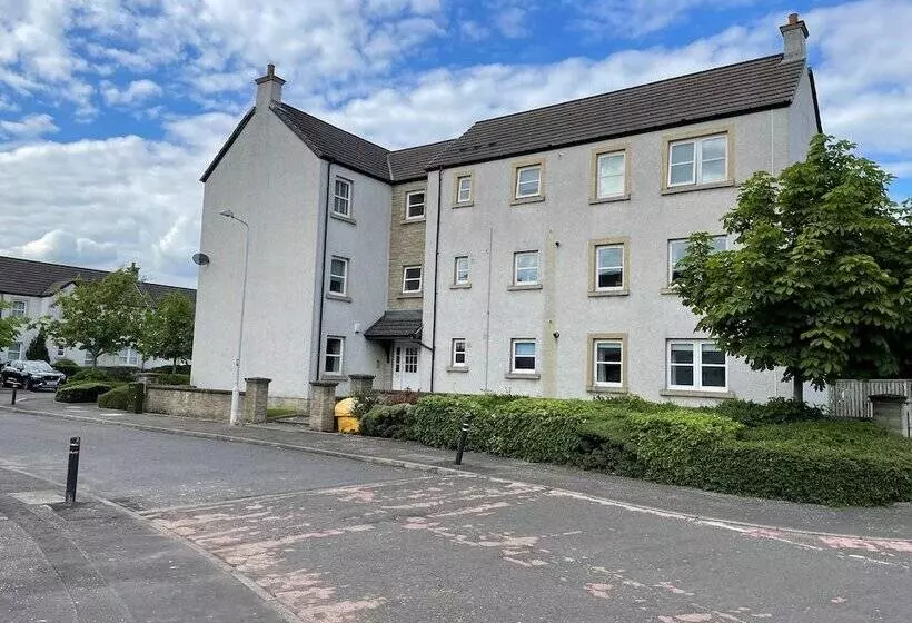 Beautiful 2 Bed Apartment In Renfrew