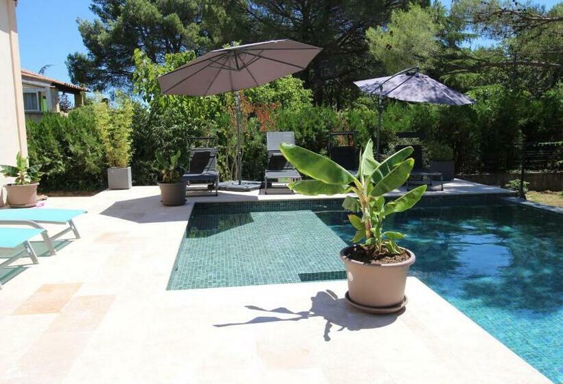 ベッドアンドブレックファースト Au Cœur De La Roque D Anthéron Aux Portes Du Lubéron