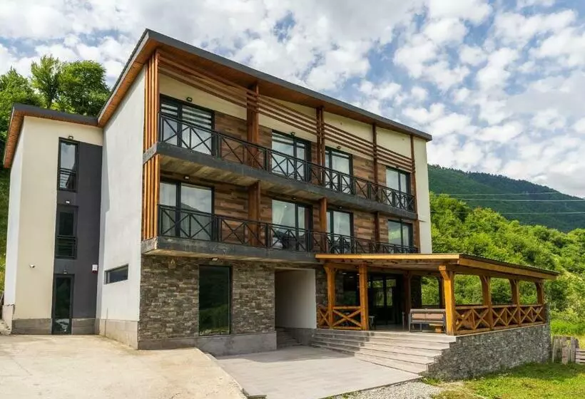 هتل Latveli Mestia