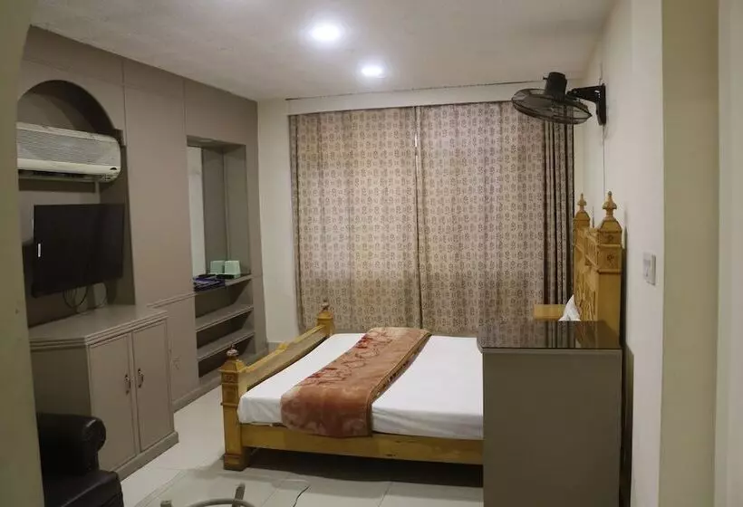 هتل Rysons Continental