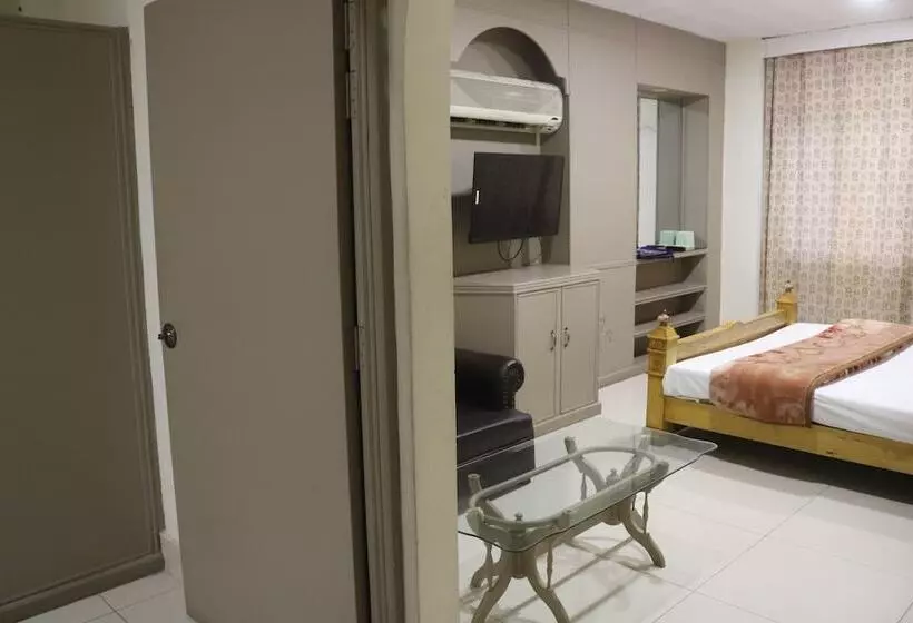 هتل Rysons Continental