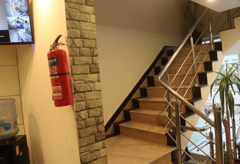 هتل Rysons Continental