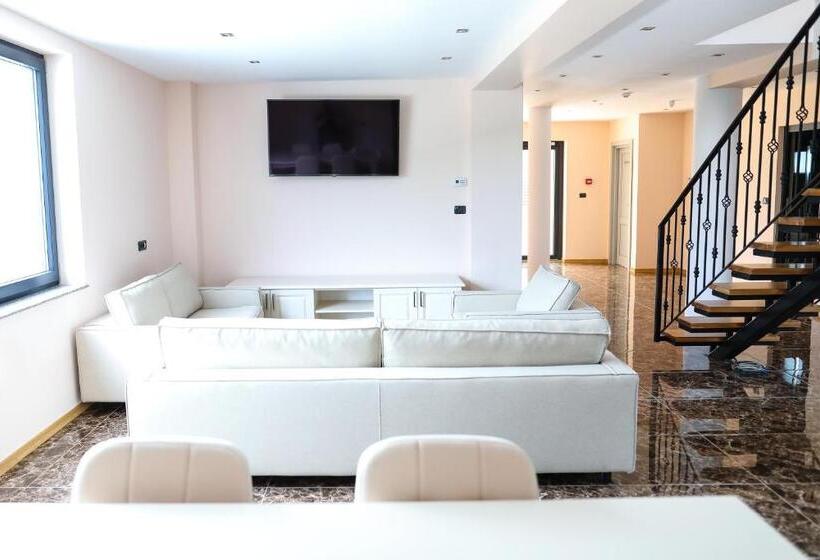 پانسیون Casa 5ive