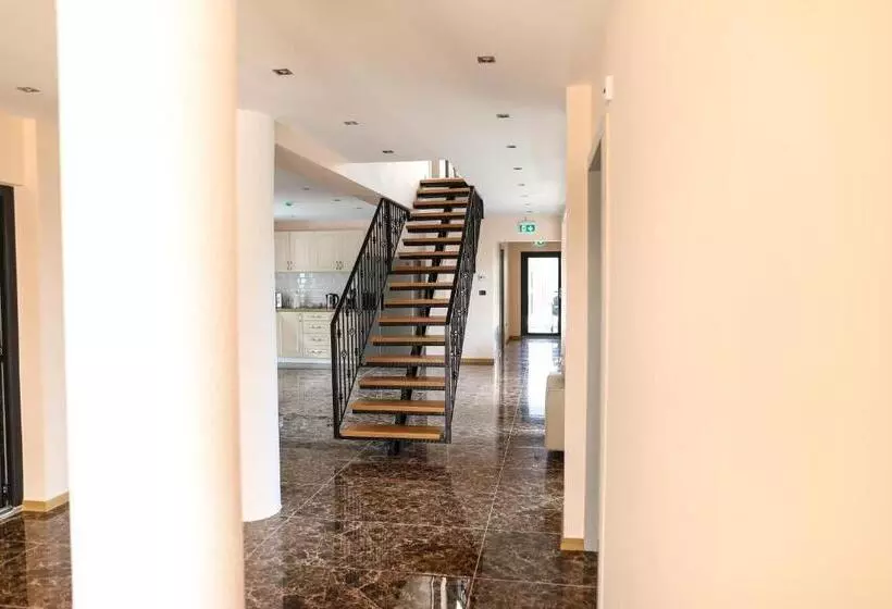 ペンション Casa 5ive