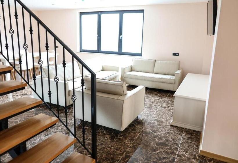 پانسیون Casa 5ive