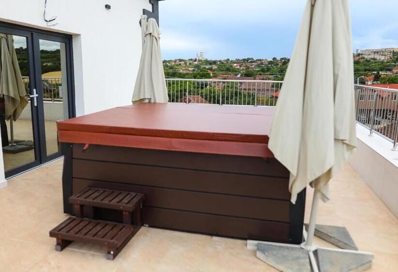 پانسیون Casa 5ive