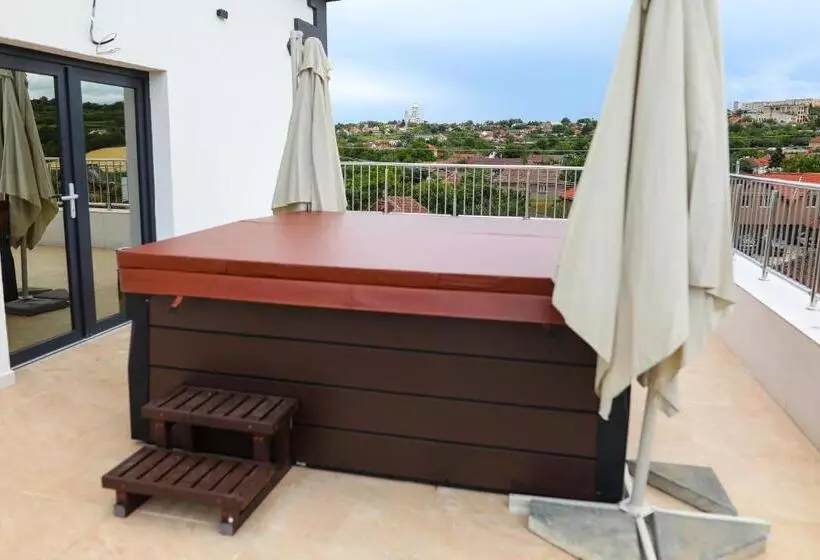 ペンション Casa 5ive