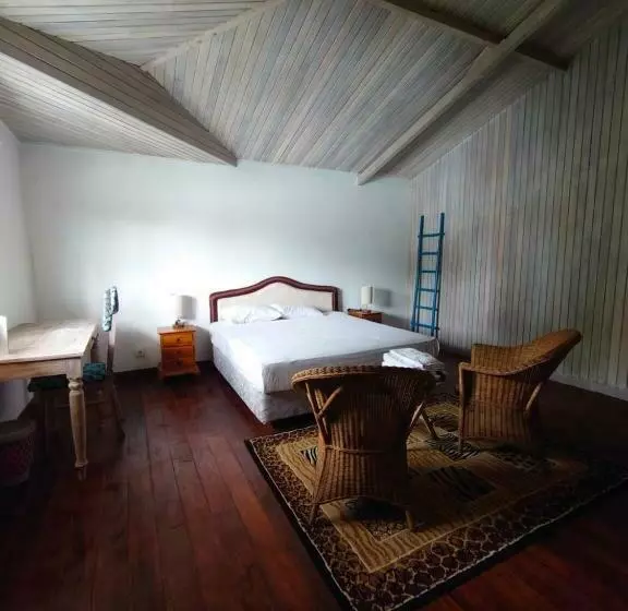 ペンション Room In A Nice Villa With Big Swimming Pool