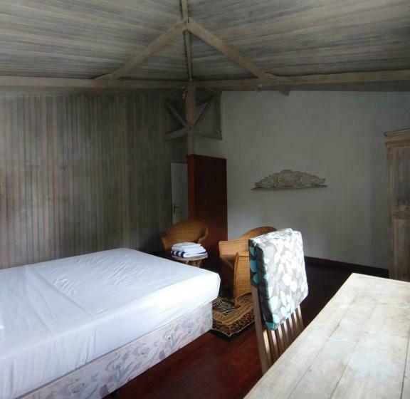 Пансион Room In A Nice Villa With Big Swimming Pool