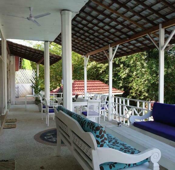 Пансион Room In A Nice Villa With Big Swimming Pool