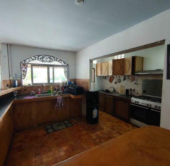 Пансион Room In A Nice Villa With Big Swimming Pool